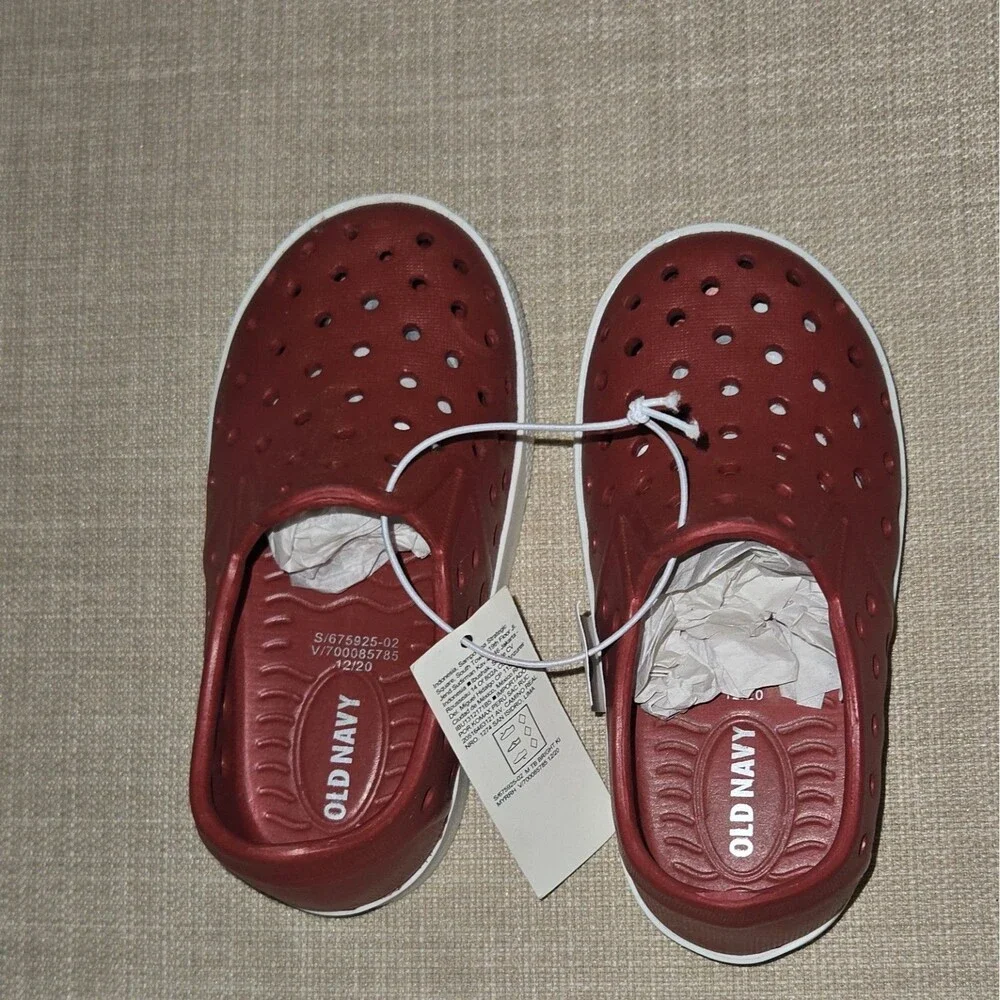 Old Navy Unisex Kids Red/White Slip-On Casual Shoes US 6 Low Top Round Toe